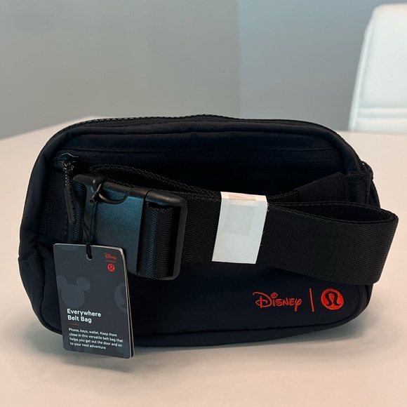 NWT Disney x Lululemon Everywhere Belt Bag 1L Mickey and Logo Print Black & Red - Picture 6 of 11